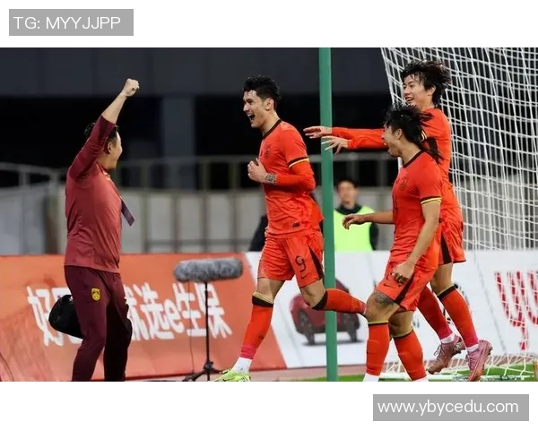 国足与马其顿上半场激战回顾球员表现与战术分析