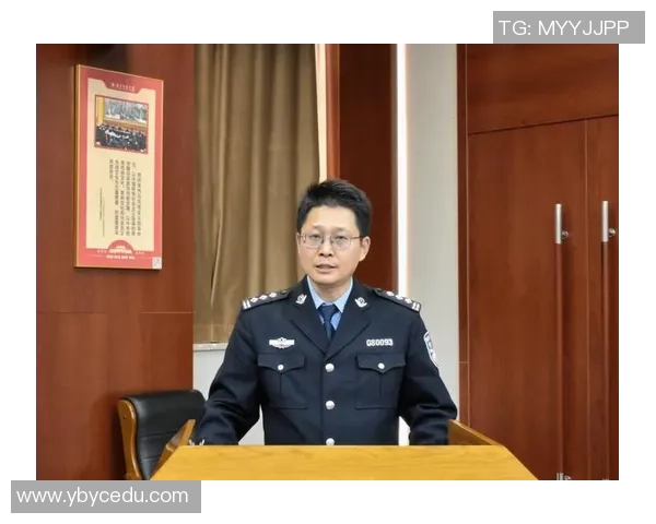 吉达阿赫利与警察队的激烈对决展现足球魅力与团队精神 吉达阿赫利与警察队的激烈对决展现足球魅力与团队精神