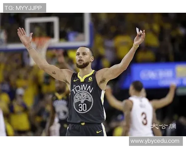 库里三分球总数突破4000大关成为NBA历史第一人再创辉煌纪录