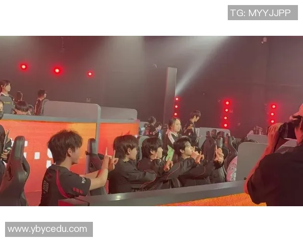 聚焦和平精英战术合作JDG战队如何实现团队默契与胜利